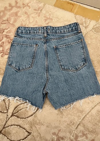Trendyol & Milla Yırtık Detaylı Rahat Kesim Kadın Denim Şort