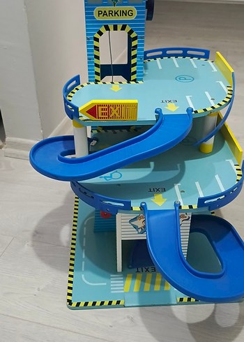 Beden Renkli Mavi Oyuncak Araba Park Yeri