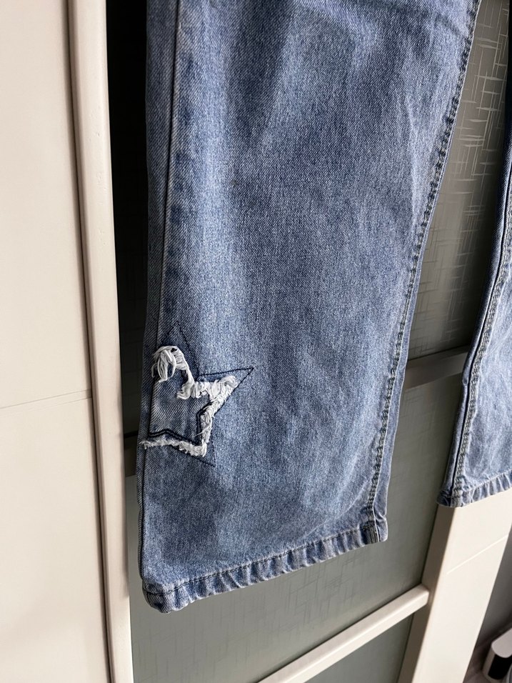 Nakışlı Mavi Bol Kesim Kot Pantolon - Görsel 3