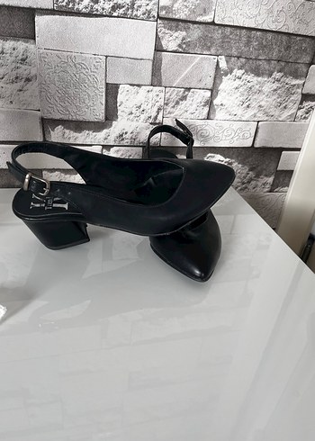 Siyah Tokalı Kadın Topuklu Ayakkabı - Görsel 4