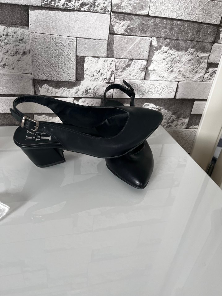 Siyah Tokalı Kadın Topuklu Ayakkabı - Görsel 4
