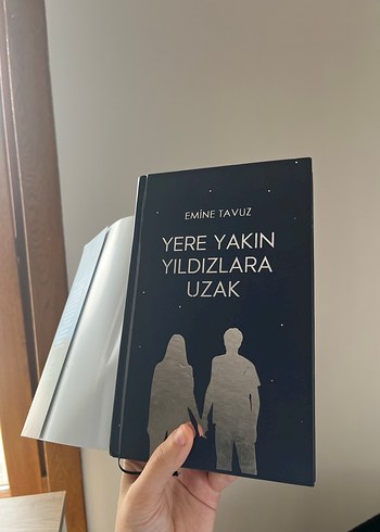 Yere Yakın Yıldızlara Uzak - Emine Tavuz