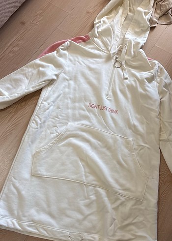 Kadın Beyaz Kapüşonlu Fermuarlı Sweatshirt