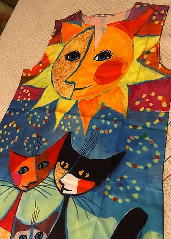 Renkli Baskılı Kedi Kıyafeti - Görsel 2