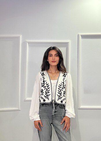 Diğer Çiçek Nakışlı Gömlek Siyah