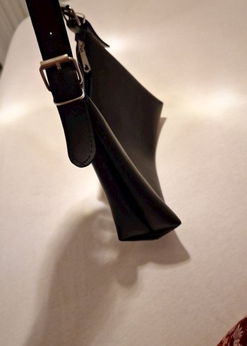 Siyah Deri Tokalı Minimalist Kadın Çantası