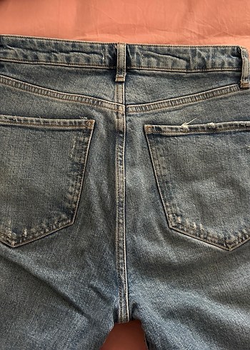 36 Beden Diz Altı Yırtık Detaylı Kadın Denim Pantolon