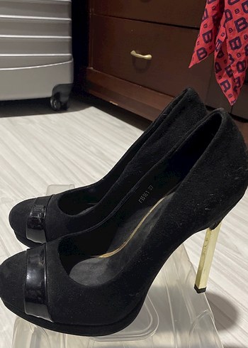 Siyah Süet Tokalı Stiletto Topuklu Kadın Ayakkabı