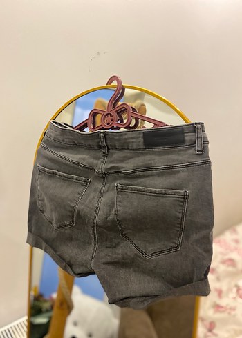 Gri Şort - Görsel 2