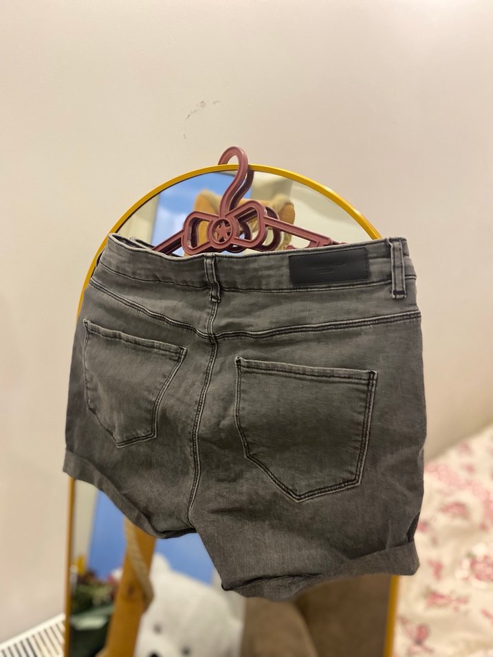 Gri Şort - Görsel 2