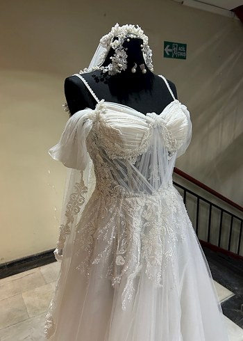 Yırtmaçlı muhteşem Gelinlik - Görsel 4