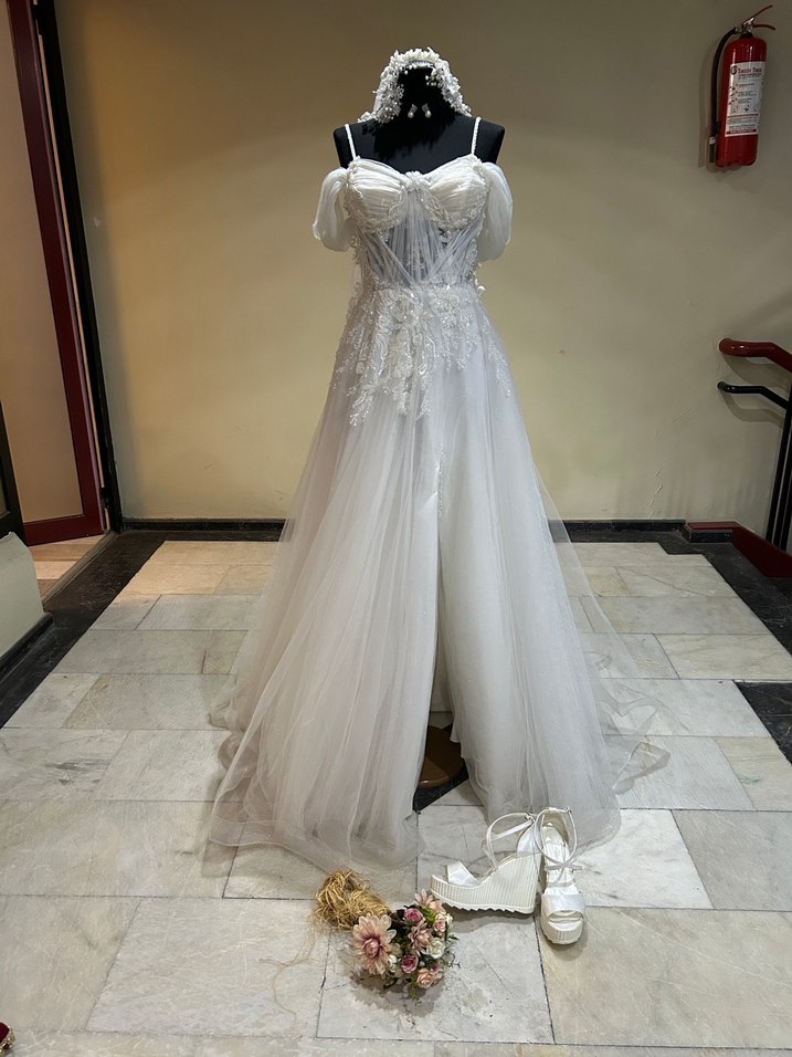 Yırtmaçlı muhteşem Gelinlik - Görsel 5