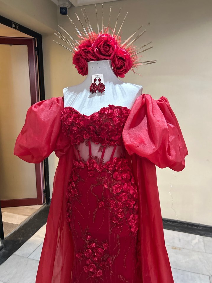 Pelerinli harika tasarım - Görsel 5