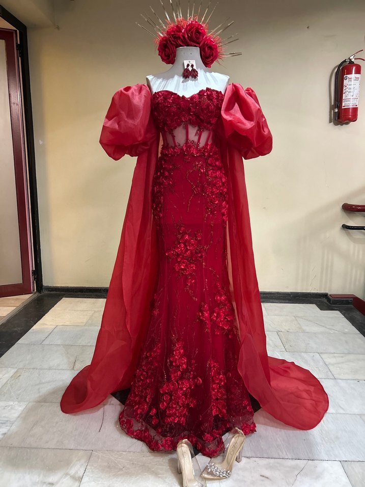 Pelerinli harika tasarım - Görsel 4