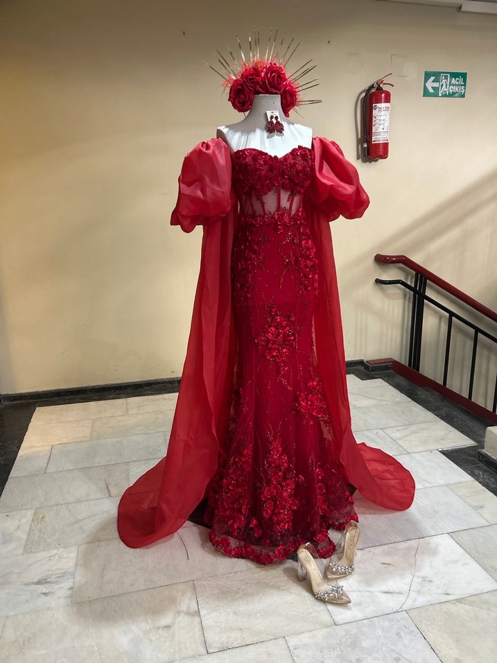 Pelerinli harika tasarım - Görsel 2