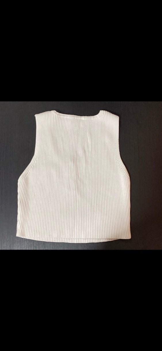 Düğmeli V Yaka Beyaz Pamuk kalin askili croptop - Görsel 2