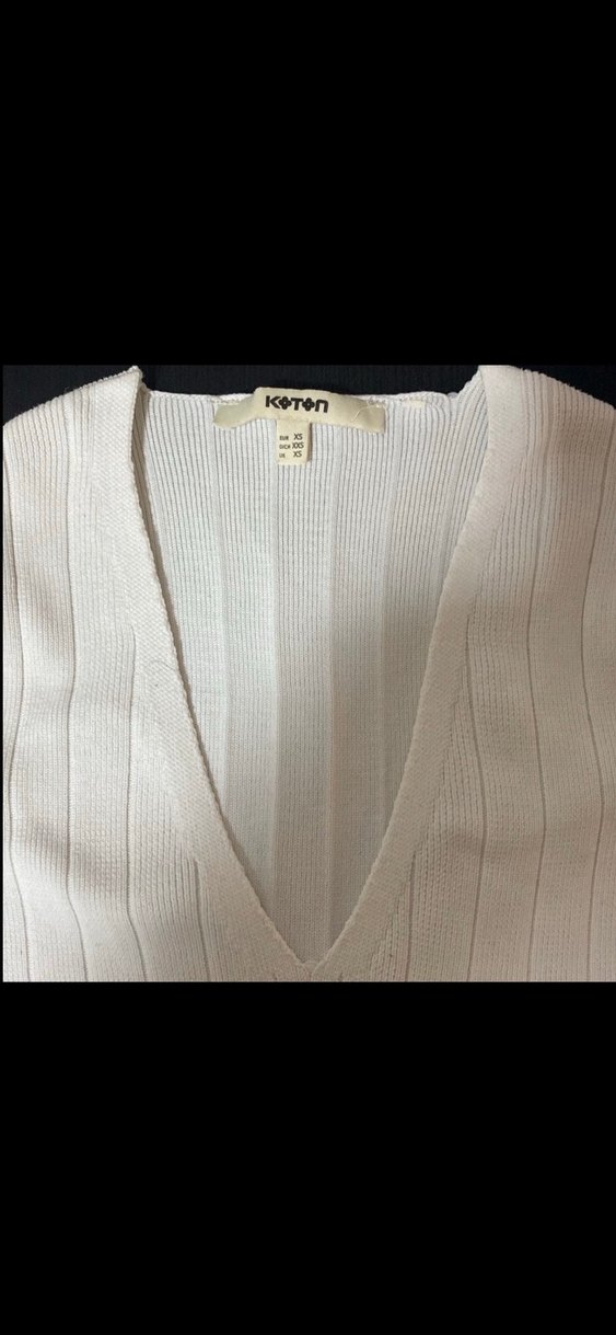 KOTON Beyaz V Yaka Pamuklu Kadın croptop - Görsel 2