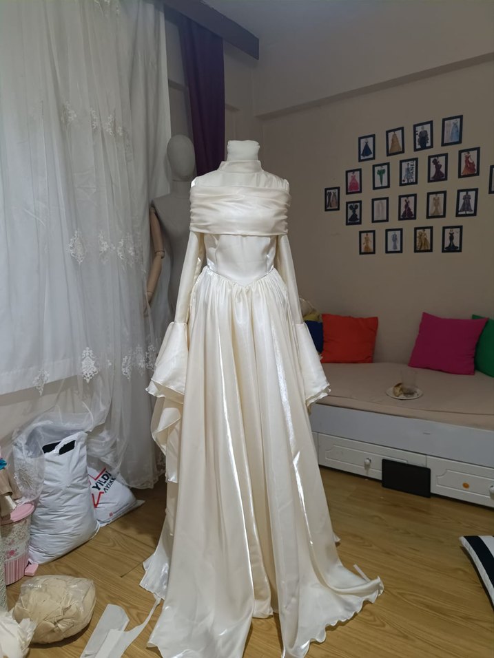 Uzun Kollu Beyaz Drapeli abiye - Görsel 2