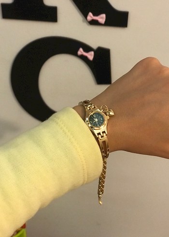 Zincir Detaylı Altın Renk Kadın Kol Saati - Görsel 2