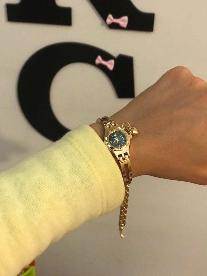 Zincir Detaylı Altın Renk Kadın Kol Saati - Görsel 2