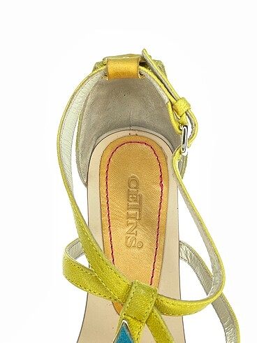 37 Beden çeşitli Renk PreLoved Sandalet %70 İndirimli.