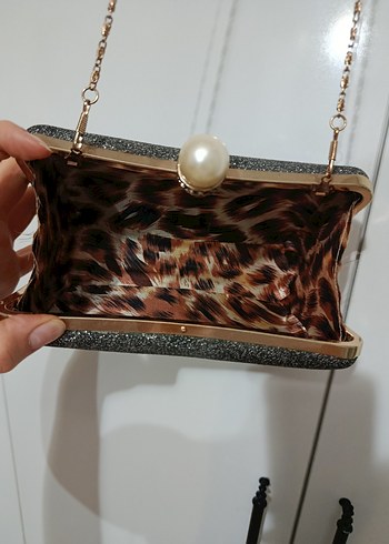 Zincir Detaylı Bej Yılan Desenli Kadın Portföy Çanta - Görsel 2