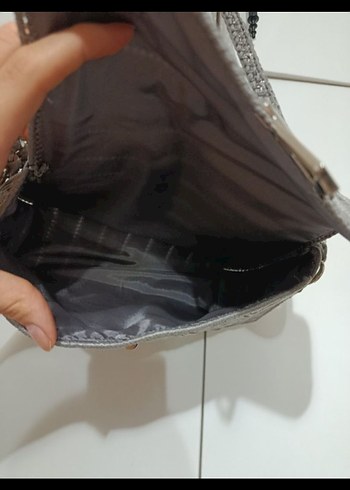 Gri Yılan Desenli Zincir Detaylı Kadın El Zinciri - Görsel 2