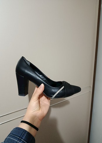 Klasik Siyah Topuklu Kadın Ayakkabı - Görsel 2