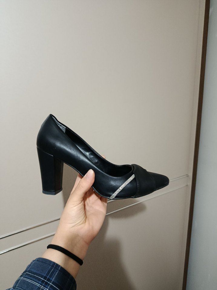 Klasik Siyah Topuklu Kadın Ayakkabı - Görsel 2