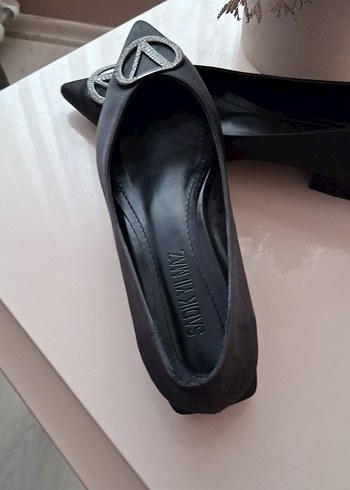 Diğer Siyah Parlak Yılan Desenli Tokalı Stiletto