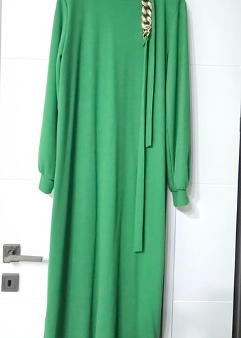 Zincir Detaylı Yeşil Kadın Elbise - Görsel 4