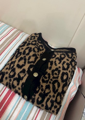 universal Beden Düğmeli Leopar Desenli Kadın Hırka