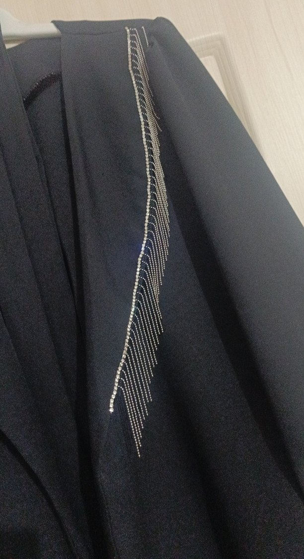 siyah taşlı ve püsküllü takım elbise - Görsel 2