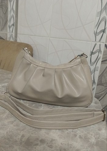 Zincir Detaylı Bej Deri Çanta - Görsel 3