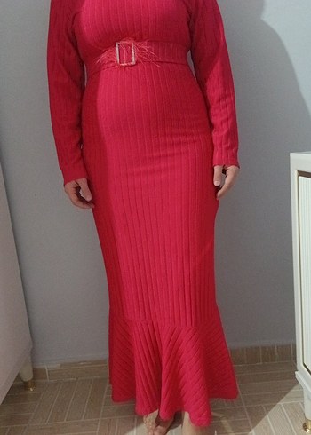 Kemer Detaylı Kırmızı Uzun Kadın Elbise - Görsel 3