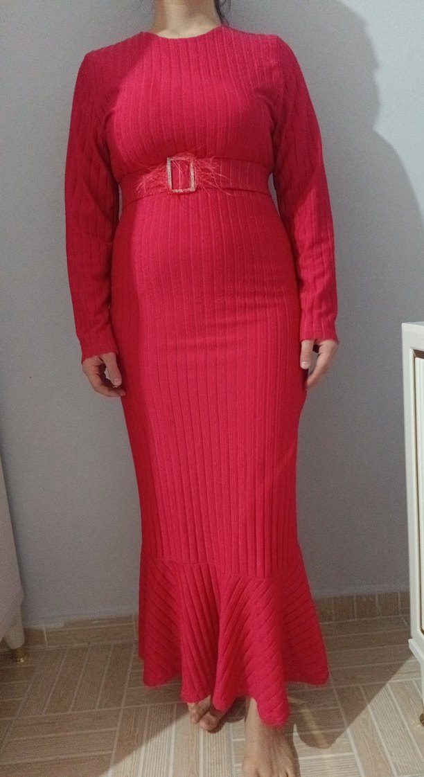 Kemer Detaylı Kırmızı Uzun Kadın Elbise - Görsel 2