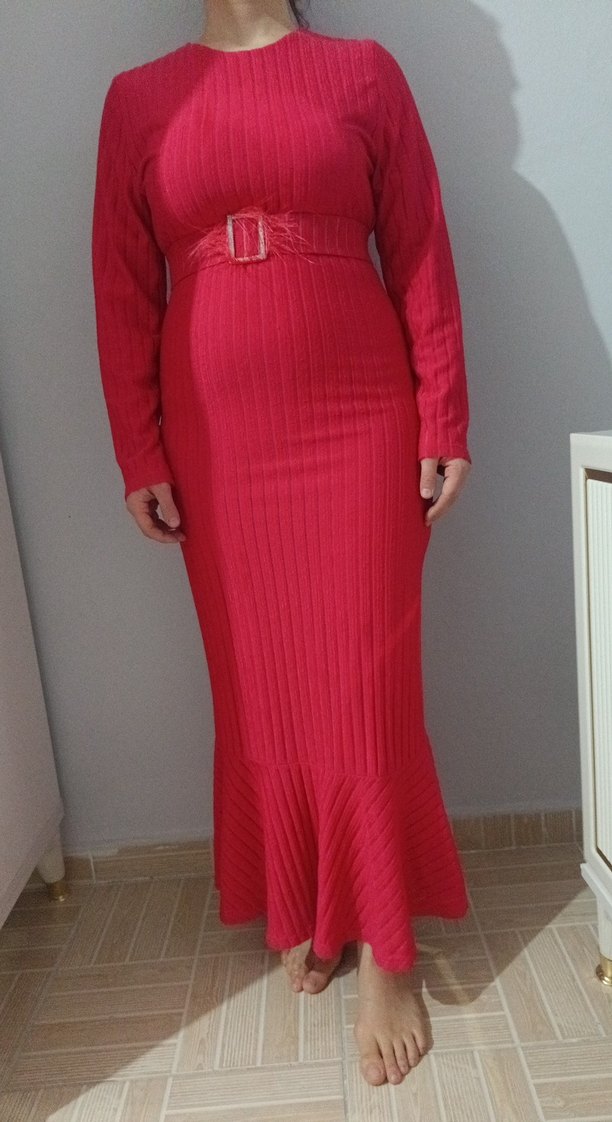 Kemer Detaylı Kırmızı Uzun Kadın Elbise - Görsel 3