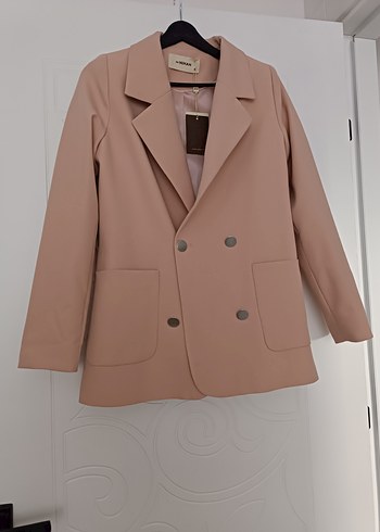 Nihan Bej Düğmeli Kısa Kadın Blazer Ceket