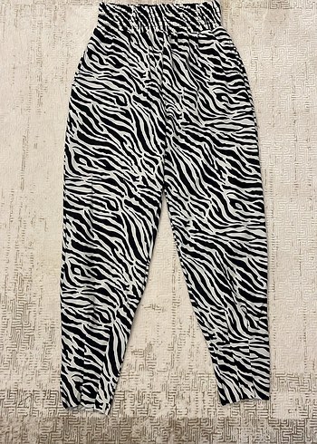 Kadın Zebra Desenli Pilili Midi Pantolon