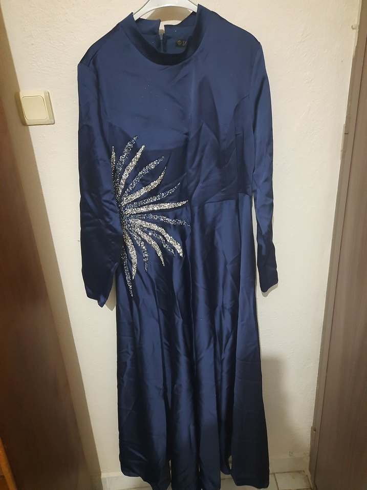 Mavi İşlemeli Uzun Kollu Kadın Abiye Elbise - Görsel 2