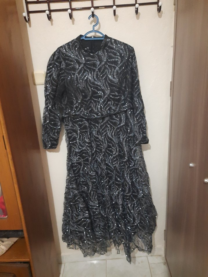 Yılan Desenli Uzun Kollu Siyah Uzun Elbise - Görsel 2