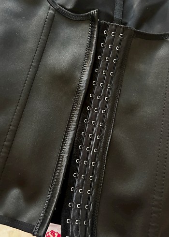 Ayarlanabilir Siyah Lateks Korse, 7 Çelik Balenli - Görsel 7