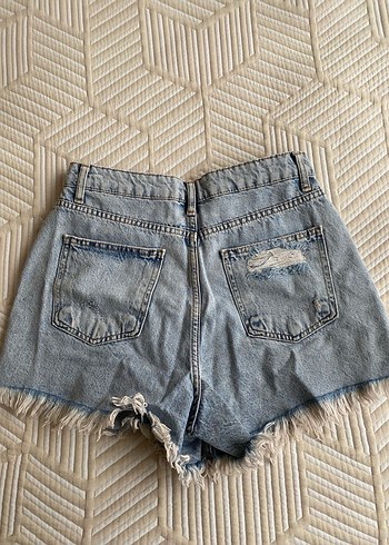 Yırtık Detaylı Denim Mini Şort - Görsel 2