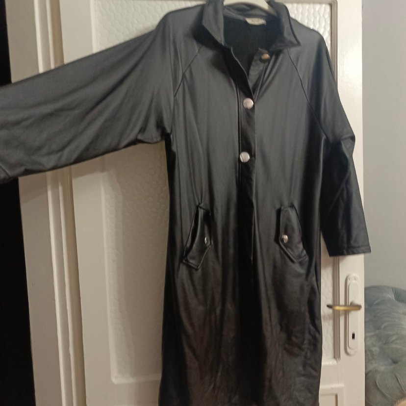 Düğmeli Uzun Siyah Deri Kadın Ceket - Görsel 3