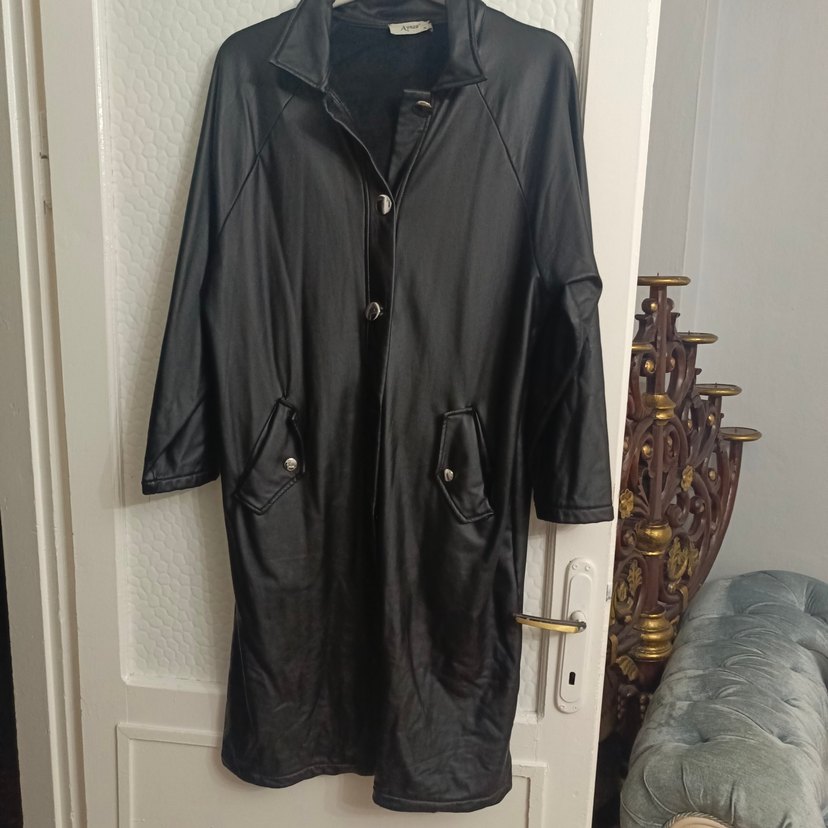 Düğmeli Uzun Siyah Deri Kadın Ceket - Görsel 2