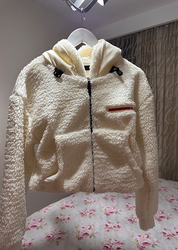 m Beden Kürklü Kapüşonlu Kısa Beyaz Sweatshirt ceket