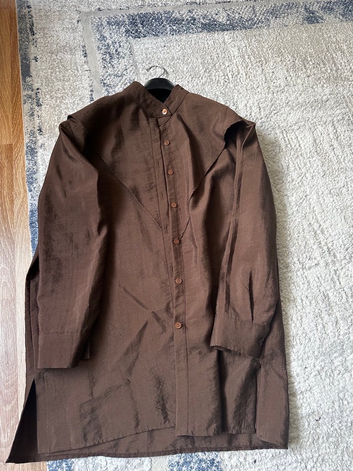 Düğmeli Uzun Kollu Kahverengi Keten Gömlek - Görsel 3
