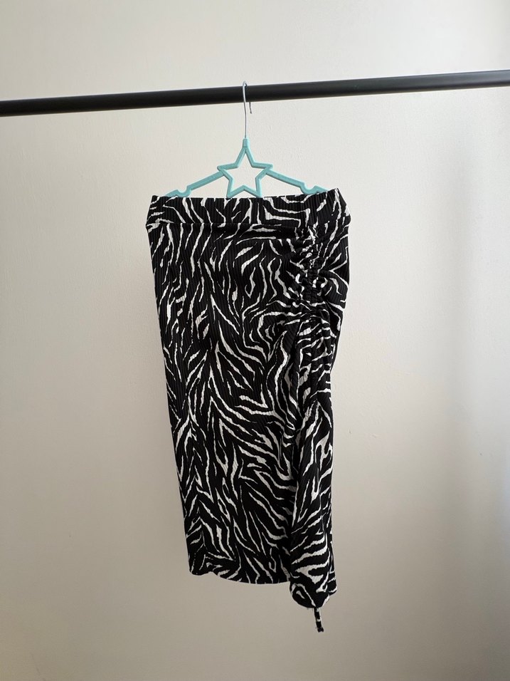 Drapeli Siyah Zebra Desenli Uzun Midi Etek - Görsel 2