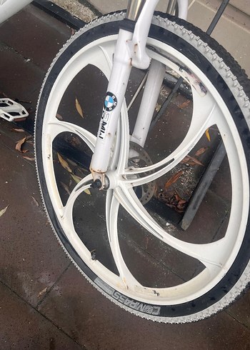 Beyaz Gri İki Tekerlekli Bisiklet - Görsel 3