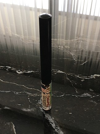 The balm siyah eyeliner